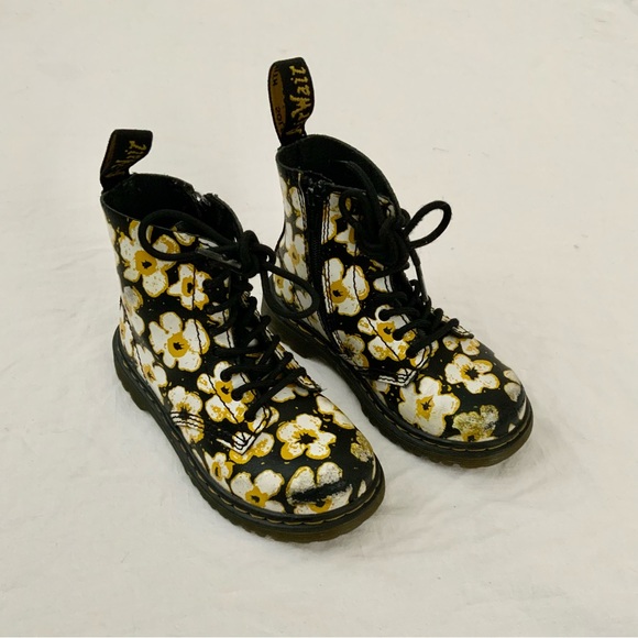 ❌SOLD❌ Dr Martens | Toddler 1460 Pansy Patent Leather Lace Up Boots | Size 9 - Picture 6 of 9